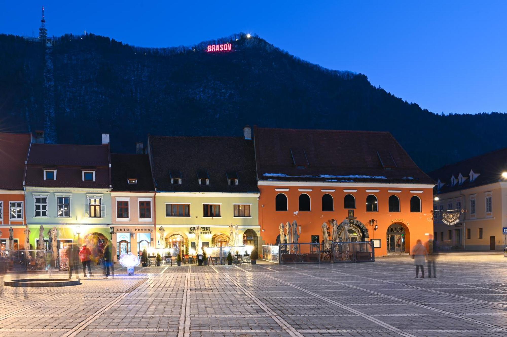 The Charming One Appartement Braşov Buitenkant foto